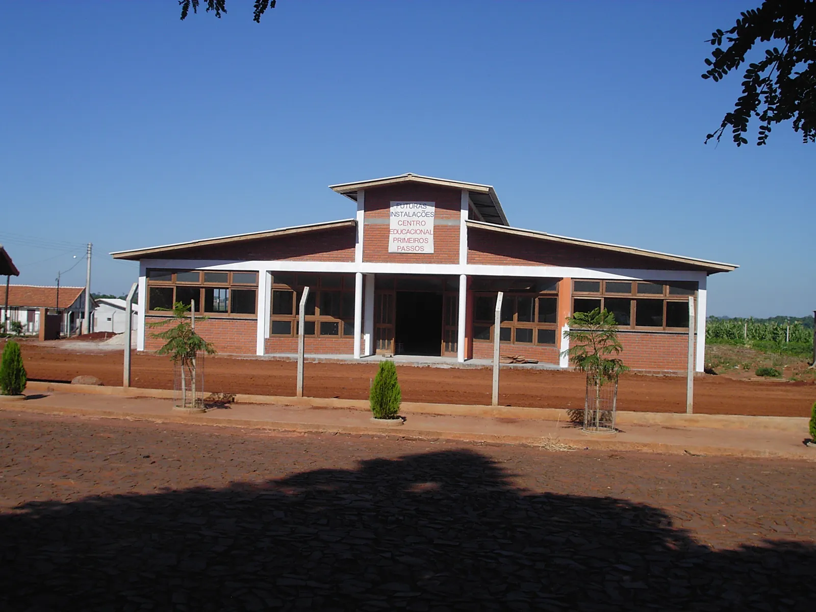 Fachada de um prédio escolar do CEPP